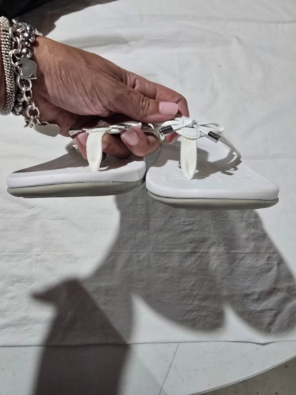 Vionic Bella X White Patent Bow Orthotic Thong Sandals – Women's Size 12 WIDE - Picture 12 of 13